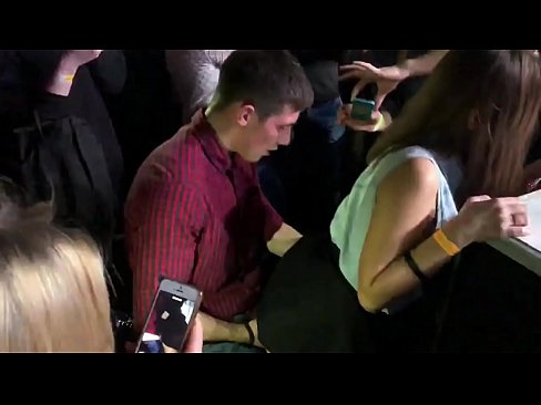 ❤️ Echter Sex in einem russischen Nachtclub. 18-jährige russische Mädchen in den Anus und Vagina gefickt in einem Nachtclub ❌ Quality porn bei de.sexvideosex.top