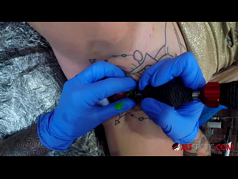 ❤️ Extrem tätowierte Hottie Sully Savage hat ein Tattoo auf ihrer Klitoris ❌ Quality porn bei de.sexvideosex.top